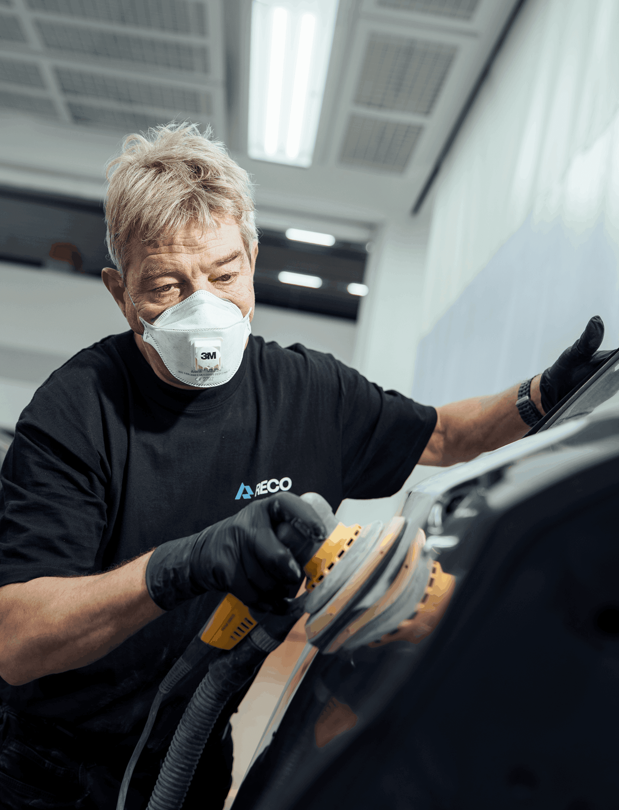 RECO: medewerker aan het werk in de werkplaats
